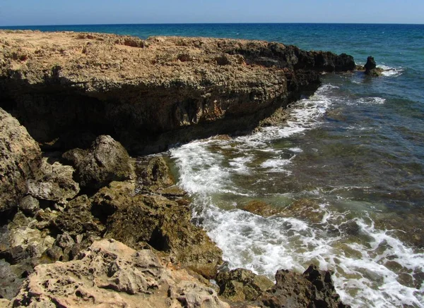 Ayia Napa Kust Omringd Door Zee Onder Het Zonlicht Een — Stockfoto