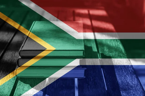 Sydafrikansk Flagga Lager Över Hög Böcker Som Lagts Ett Träbord — Stockfoto