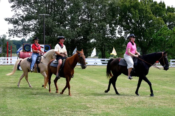 Memphis 2006年6月21日 カナールファームズで3人の乗馬 — ストック写真