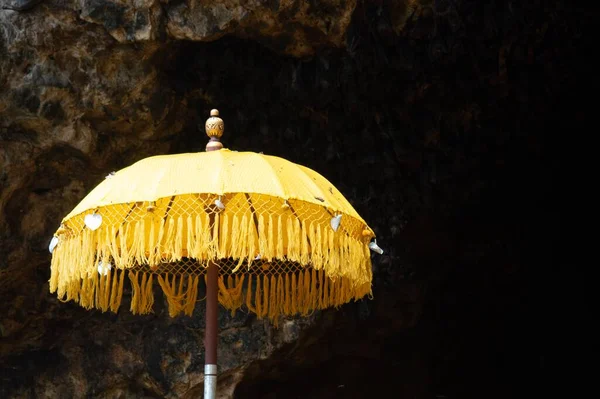 Żółty Parasol Jaskini Bali Indonezja — Zdjęcie stockowe