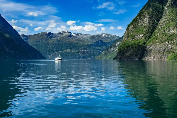 Increíble Paisaje Natural Geirangerfjord Día Verano Sunnmore More Romsdal Noruega — Foto de Stock