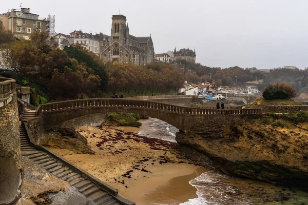 Zabytkowe Budynki Most Przy Skale Basta Biarritz Francja — Zdjęcie stockowe