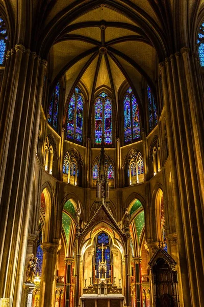 Eine Vertikale Aufnahme Des Innenraums Der Kathedrale Sainte Marie Frankreich — Stockfoto