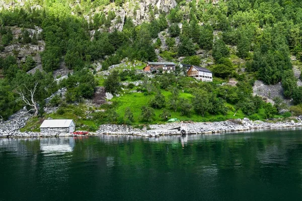 Kleine Boerderijen Langs Hellingen Van Geirangerfjord Sunnmore More Romsdal Noorwegen — Stockfoto