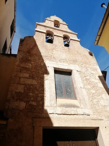 Angolo Basso Verticale Vecchio Edificio Con Finestre Campane Cuenca Spagna — Foto Stock