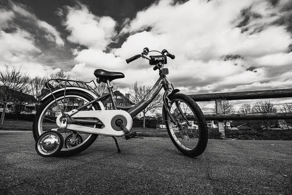 Aachen Alemania Marzo 2020 Disparo Lateral Blanco Negro Una Bicicleta —  Fotos de Stock