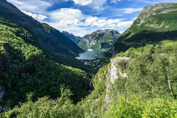 Ein Atemberaubender Blick Auf Den Geirangerfjord Eine Der Meistbesuchten Touristenattraktionen — Stockfoto