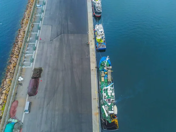 Воздушный Кадр Лодок Воде Возле Дороги Галисии Испания — стоковое фото