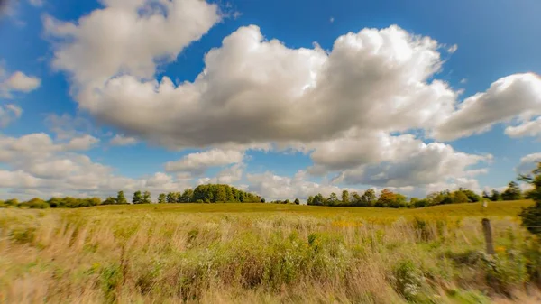 Grünes Gras Rund Den Privatflughafen Kanada Sommer Blauer Schlitzauge — Stockfoto