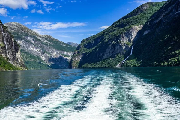 Geiranger Fiordo Con Las Cascadas Siete Hermanas Pretendiente Noruega — Foto de Stock