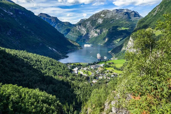 Egy Csodálatos Kilátás Nyílik Geirangerfjord Egyik Leglátogatottabb Turisztikai Helyszínek Norvégia — Stock Fotó