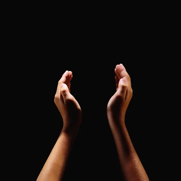 Χέρια Ενός Ανθρώπου Προς Τον Ουρανό Μαύρο Φόντο — Φωτογραφία Αρχείου