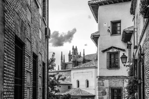 西班牙历史建筑的高角度灰度拍摄 — 图库照片