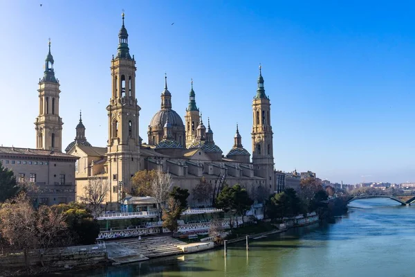 Catedral Nossa Senhora Pila Sob Céu Azul Zaragoza Espanha — Fotografia de Stock