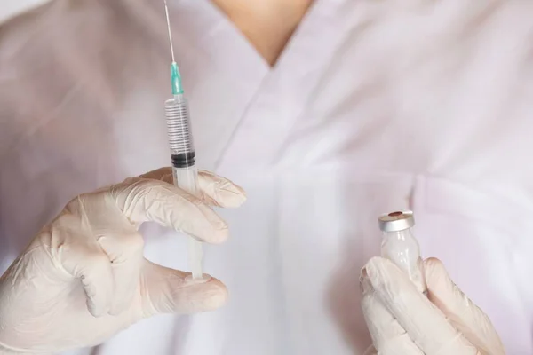 Bir Doktorun Aşı Taşıdığı Yakın Plan Bir Fotoğraf Corona Virüsü — Stok fotoğraf
