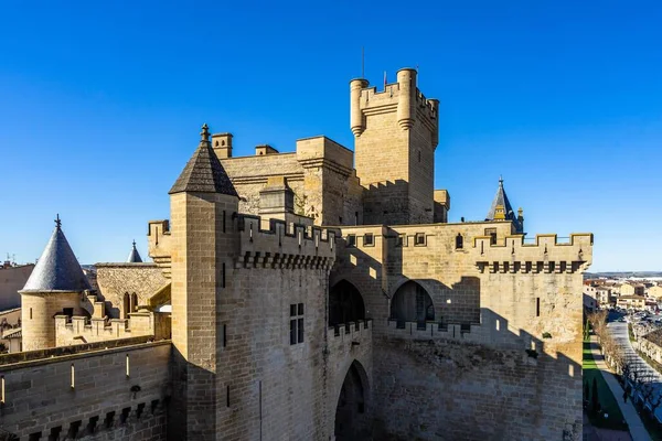 Het Beroemde Koninklijk Paleis Van Olite Navarra Spanje Met Blauwe — Stockfoto