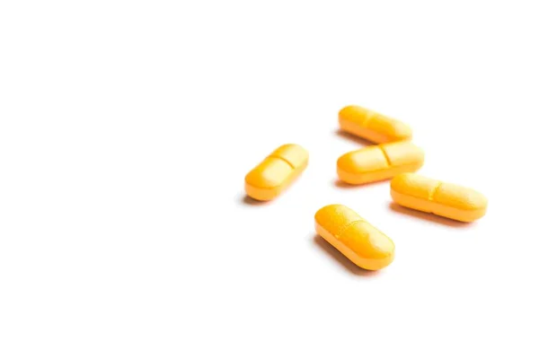 Néhány Sárga Tabletta Fehér Felületre — Stock Fotó