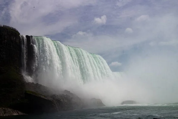 Woda Strugająca Przy Wodospadzie Niagara — Zdjęcie stockowe