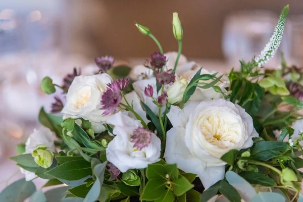 Närbild Vacker Blomsterkomposition Vid Bröllopsceremoni — Stockfoto