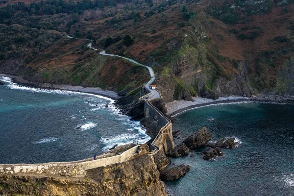 Een Luchtfoto Van Schilderachtige Brug Tussen San Juan Gaztelugatxe Het — Stockfoto