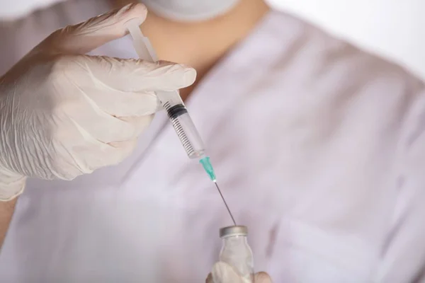 Aşı Yapan Bir Doktorun Yakın Plan Çekimi Corona Virüsü Konsepti — Stok fotoğraf
