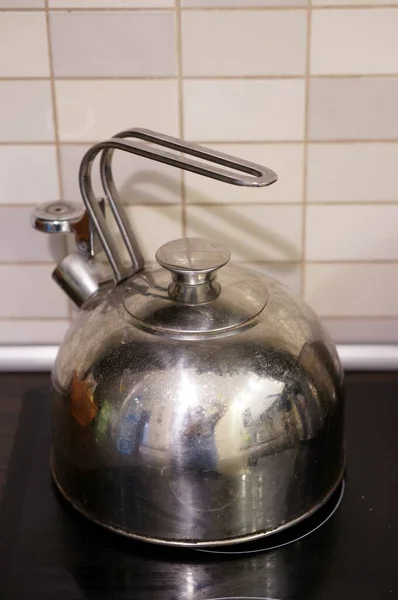 Closeup Silver Kettle Electric Stove — Stock Photo, Image