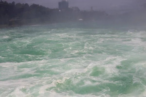 Woda Strugająca Przy Wodospadzie Niagara — Zdjęcie stockowe