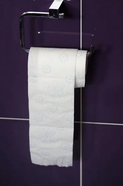 Sebuah Gambar Vertikal Dari Tisu Toilet — Stok Foto