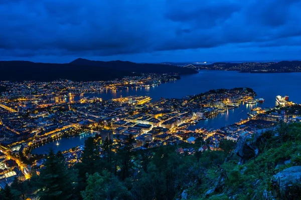 Norveç Floyen Dağı Ndan Görülen Bergen Şehrinin Yüksek Açılı Manzarası Stok Fotoğraf