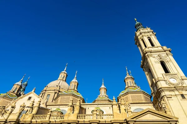 Låg Vinkel Bild Katedralen Vår Fru Pelaren Zaragoza Spanien — Stockfoto