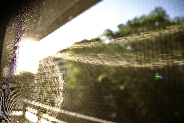 Close Luz Solar Brilhando Através Tela Janela — Fotografia de Stock