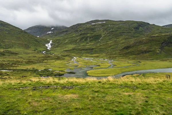 从奥斯陆 卑尔根火车看挪威南部的Hardanger Vidda国家公园景观 — 图库照片