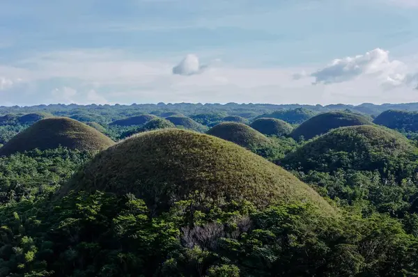 Hermoso Paisaje Aéreo Chocolate Hills Cebú Filipinas Bajo Cielo Azul — Foto de Stock