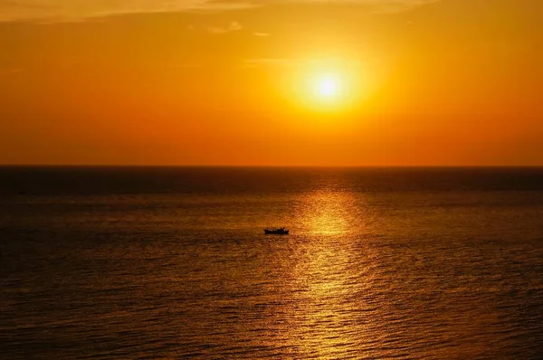 Beautiful Scenery Ship Sailing Calm Sea Orange Sky Sunset — Stock Photo, Image