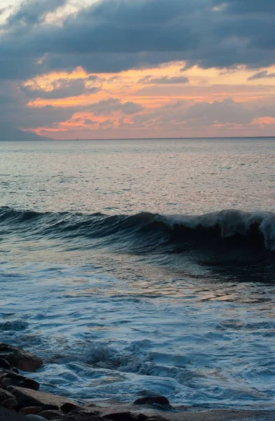 Красивый Снимок Волн Океана Закате Идеально Подходит Фона — стоковое фото