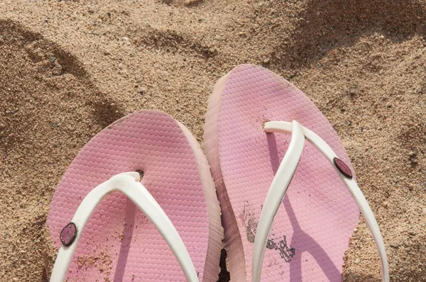 Closeup Pink Flip Flops Sand Beach Sunlight — Stock Photo, Image