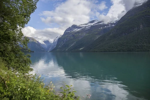 Landschaft Eines Türkisfarbenen Fjords Zwischen Bergen Norwegen — Stockfoto