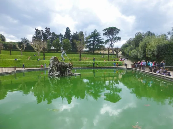 Lago Verde Statue Alberi Persone Nel Parco Firenze — Foto Stock