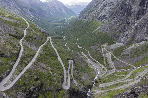 Verlaten Weg Met Veel Haarspeldbochten Bergweg Noorwegen — Stockfoto