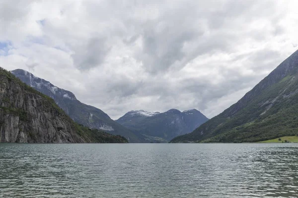 Landschap Van Een Turquoise Waterfjord Tussen Bergen Noorwegen — Stockfoto