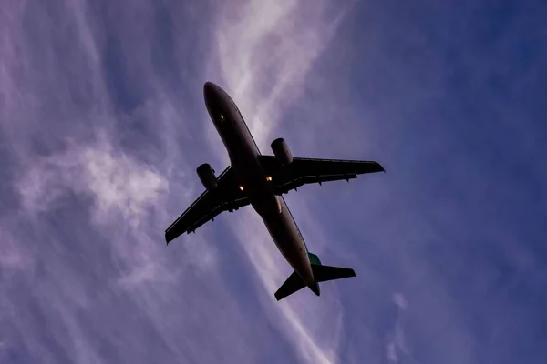 Disparo Ángulo Bajo Avión Volando Aire — Foto de Stock