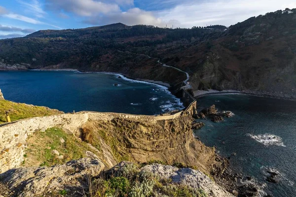 Primer Plano Isla San Juan Gaztelugatxe Camino Que Pasa Través — Foto de Stock