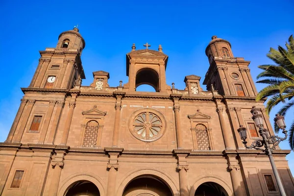 Sebuah Gambar Sudut Rendah Dari Las Palmas Katedral Spanyol — Stok Foto