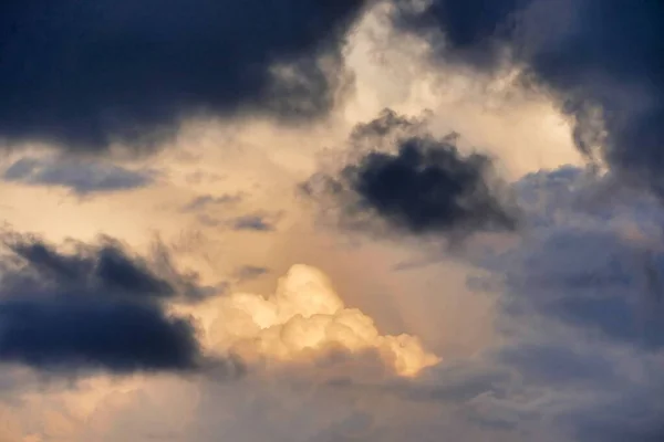 Várias Nuvens Escuras Claras Céu Espanha — Fotografia de Stock