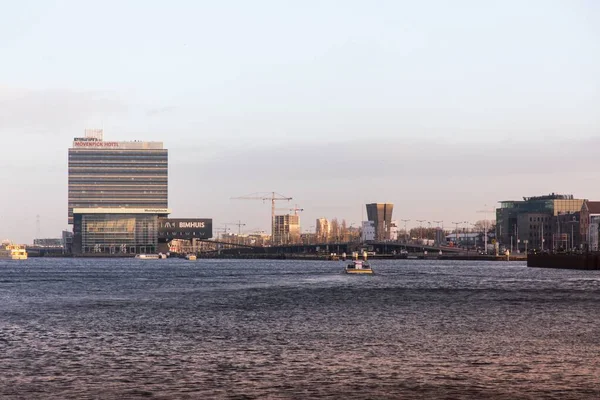 Beautiful Scenery Lake Surrounded Lot Buildings Amsterdam — Stock Photo, Image