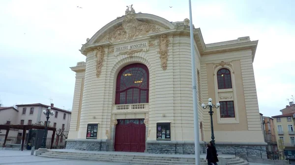 Een Gebouw Met Naam Theater Municipal Onder Een Bewolkte Lucht — Stockfoto