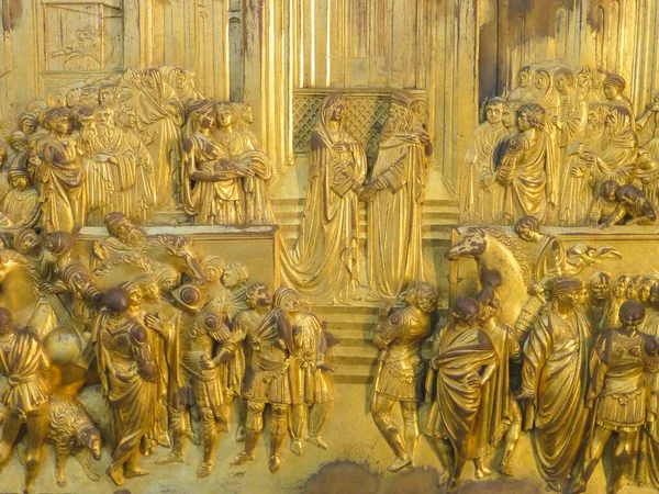 Closeup Shot Golden Statues Wall Florence Italy — Stock Photo, Image