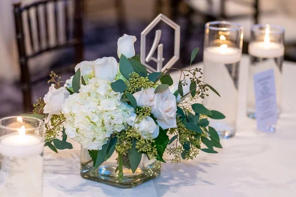 Closeup Shot Beautiful Bouquet White Roses Hortensias Wedding Table Number — Stock Photo, Image