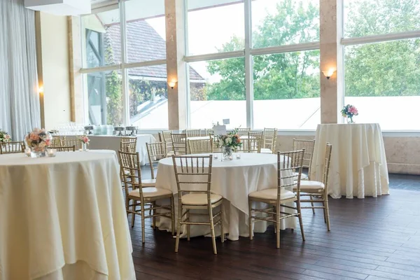 Hall Restaurant Avec Tables Blanches Fenêtres Transparentes — Photo