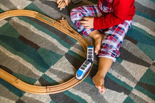 Poznan Polónia Mar 2020 Criança Brincando Com Trem Brinquedo Uma — Fotografia de Stock